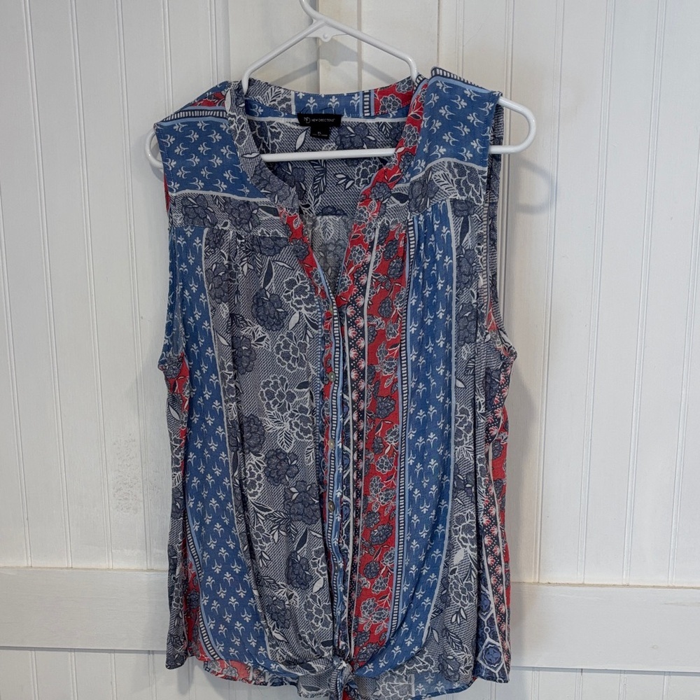 New Directions Blue, white &  Red Floral Blouse size Xl